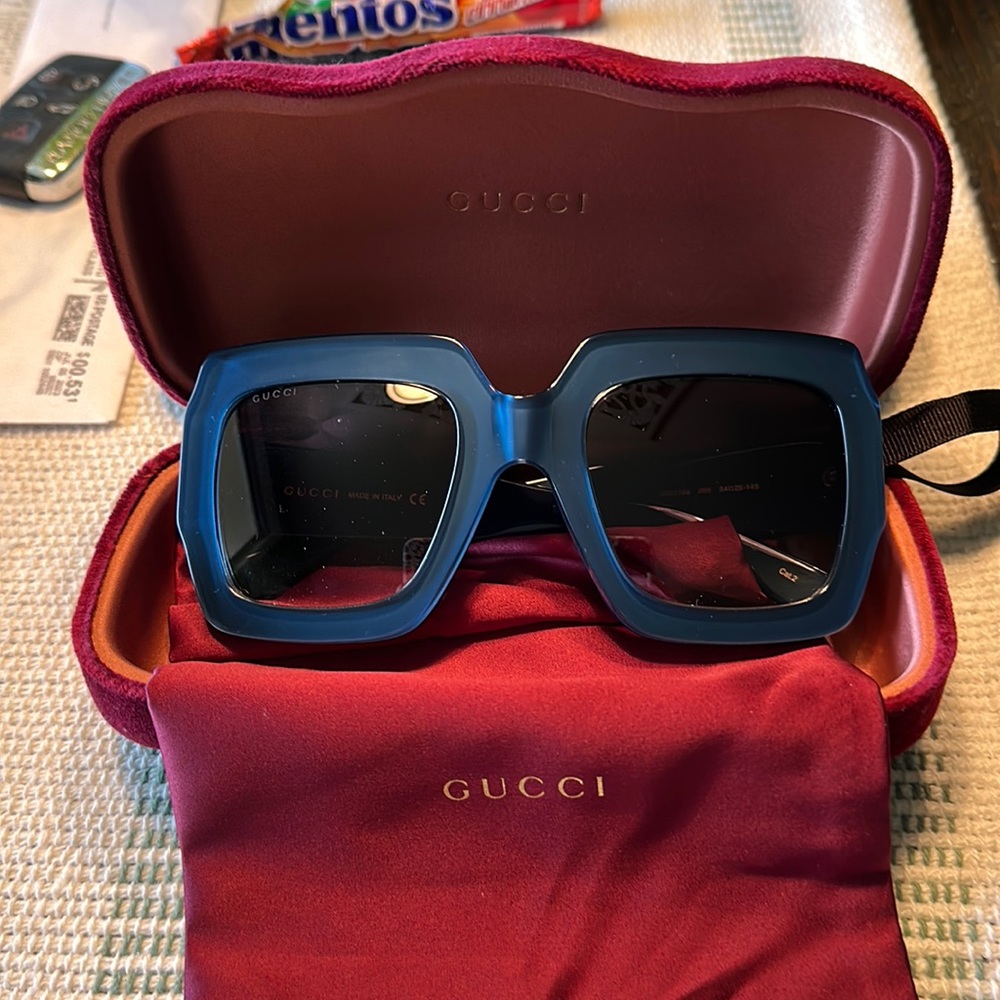 NWOT Authentic Gucci sunglasses!